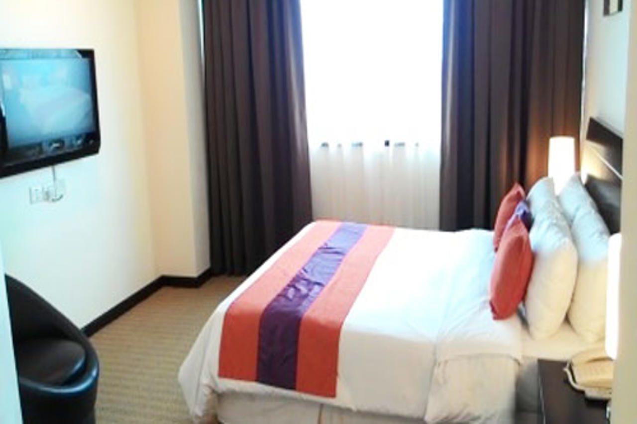 Hock Lee Hotel & Residences Κουτσίνγκ Εξωτερικό φωτογραφία